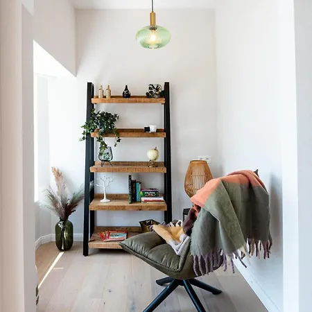 アパート Renovated Art Deco With Vintage Elements