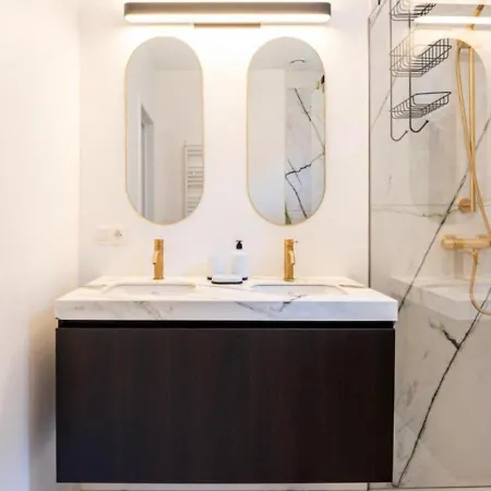 Renovated Art Deco With Vintage Elements アパート