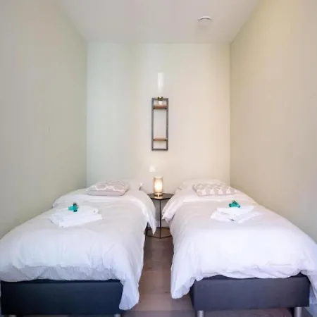 Renovated Art Deco With Vintage Elements オステンド