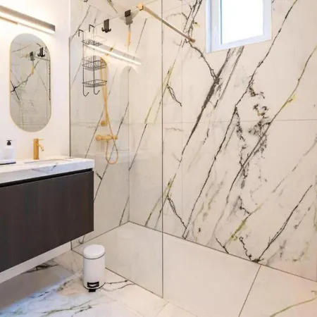Renovated Art Deco With Vintage Elements アパート